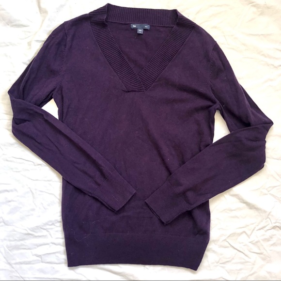 Gap V-Neck Sweater - Picture 2 of 6